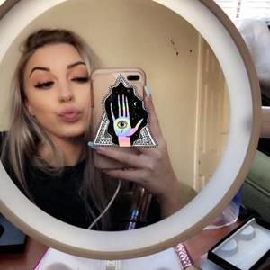 Meet your Posher, Simone